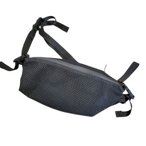Lululemon Athletica Black Belt Bag with Breatheable Fabric